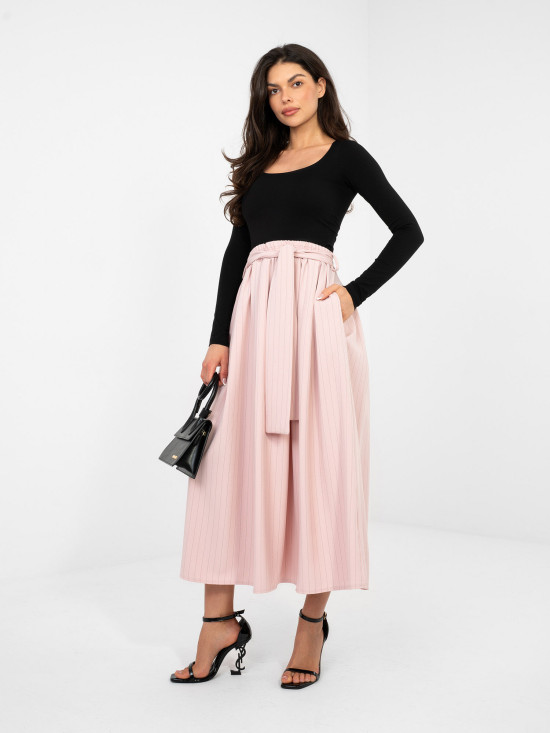 Elegáns rózsaszínű midi szoknya övvel és csíkos mintával