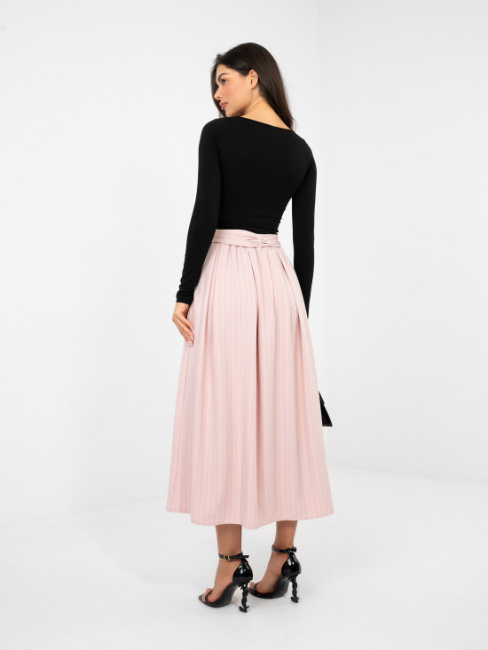 Elegáns rózsaszínű midi szoknya övvel és csíkos mintával