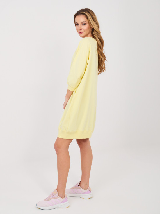 Sárga színű kényelmes pamut ruha 3/4-es ujjal és V-nyakkivágással