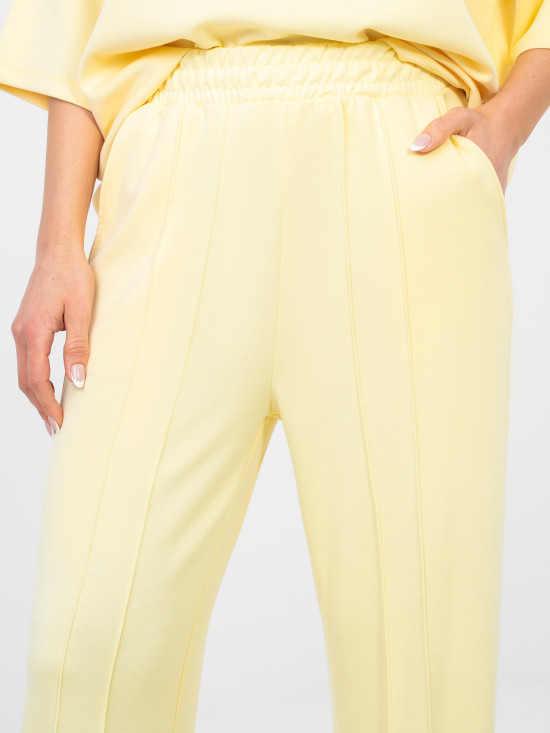 Sárga színű bő szárú melegítőnadrág