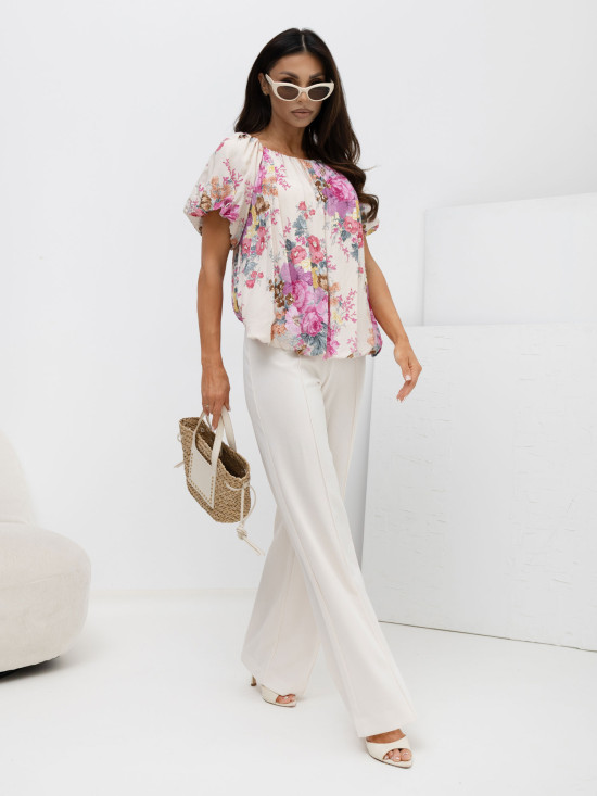 Rózsaszínű virágmintás blúz