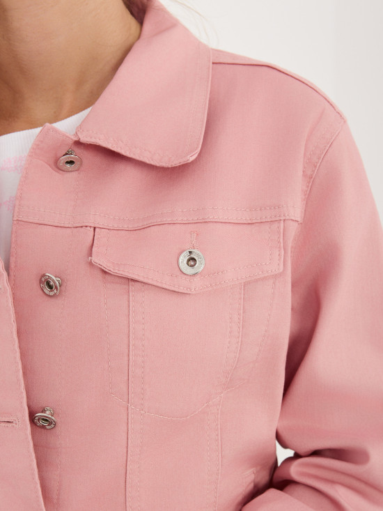 Rózsaszín farmerdzseki gallérral
