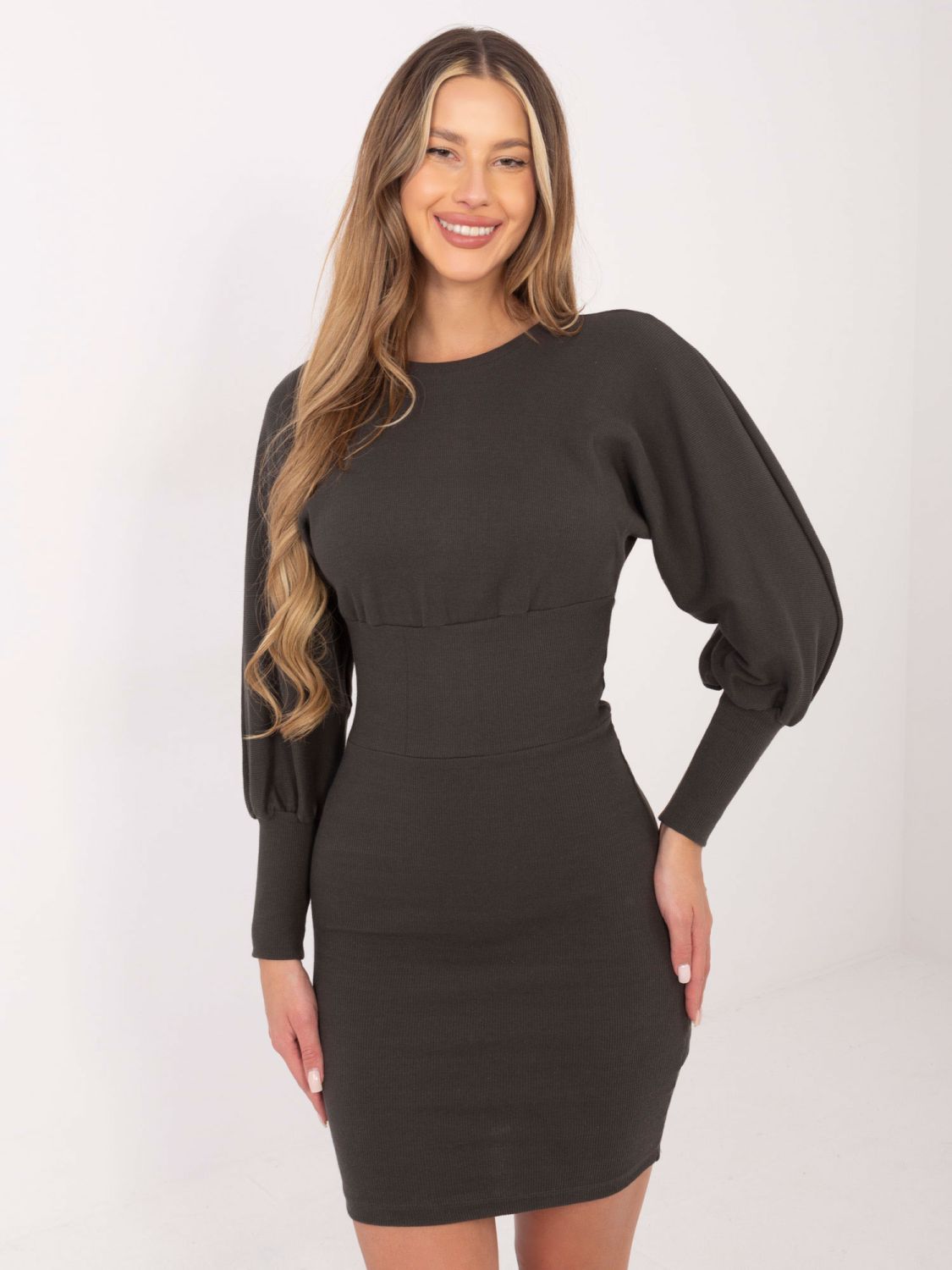 Stílusos ruha sötét khaki színben