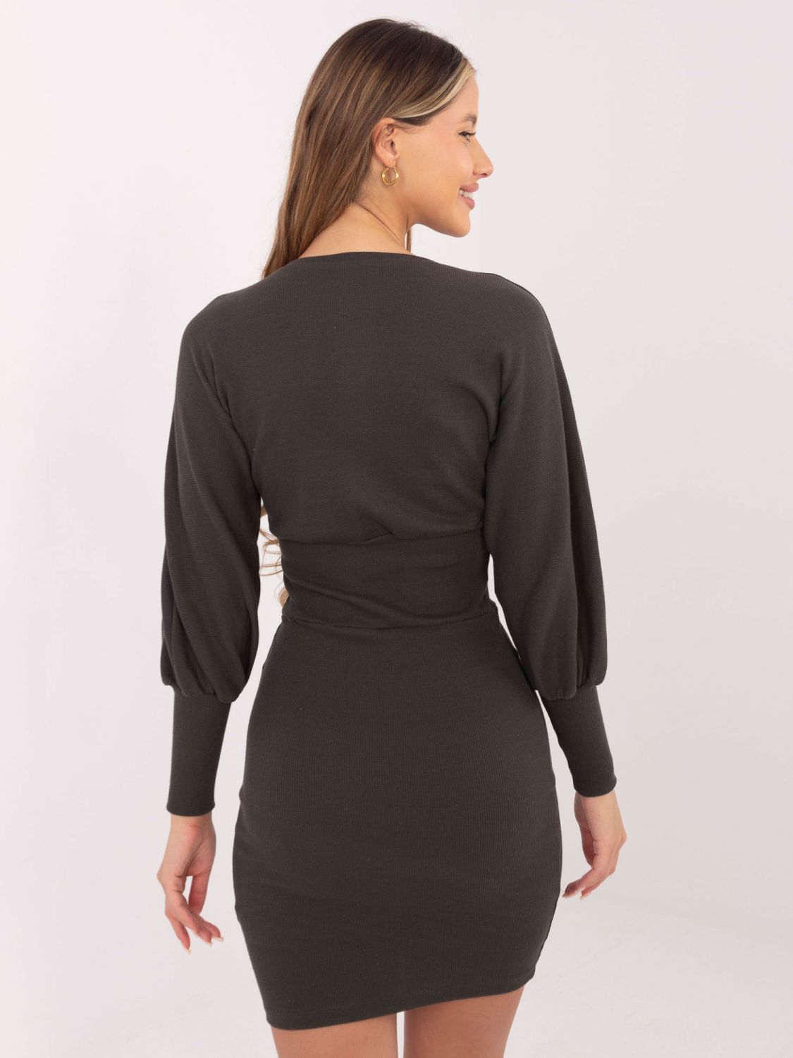 Stílusos ruha sötét khaki színben