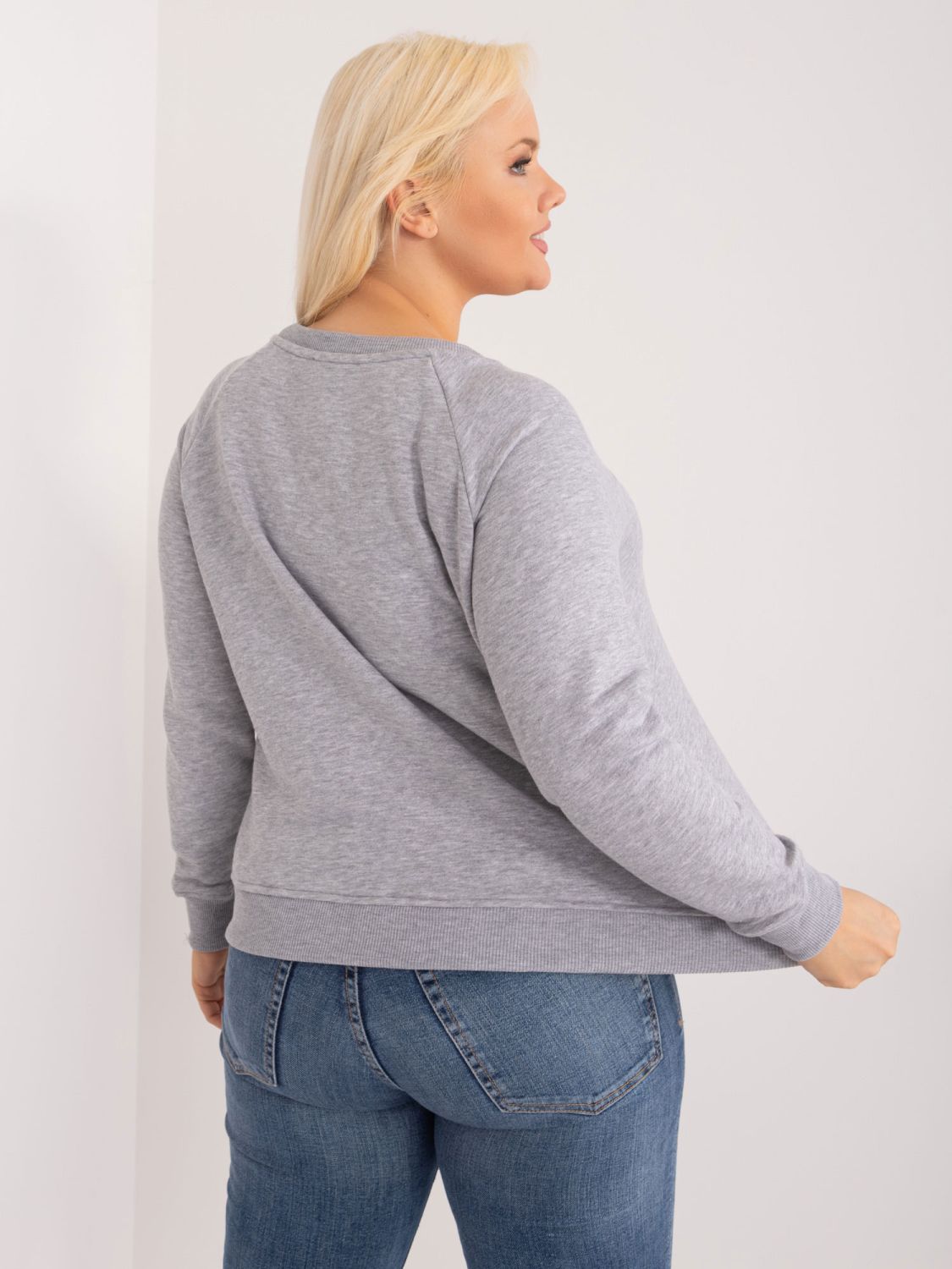 Szürke színű plus size pulóver
