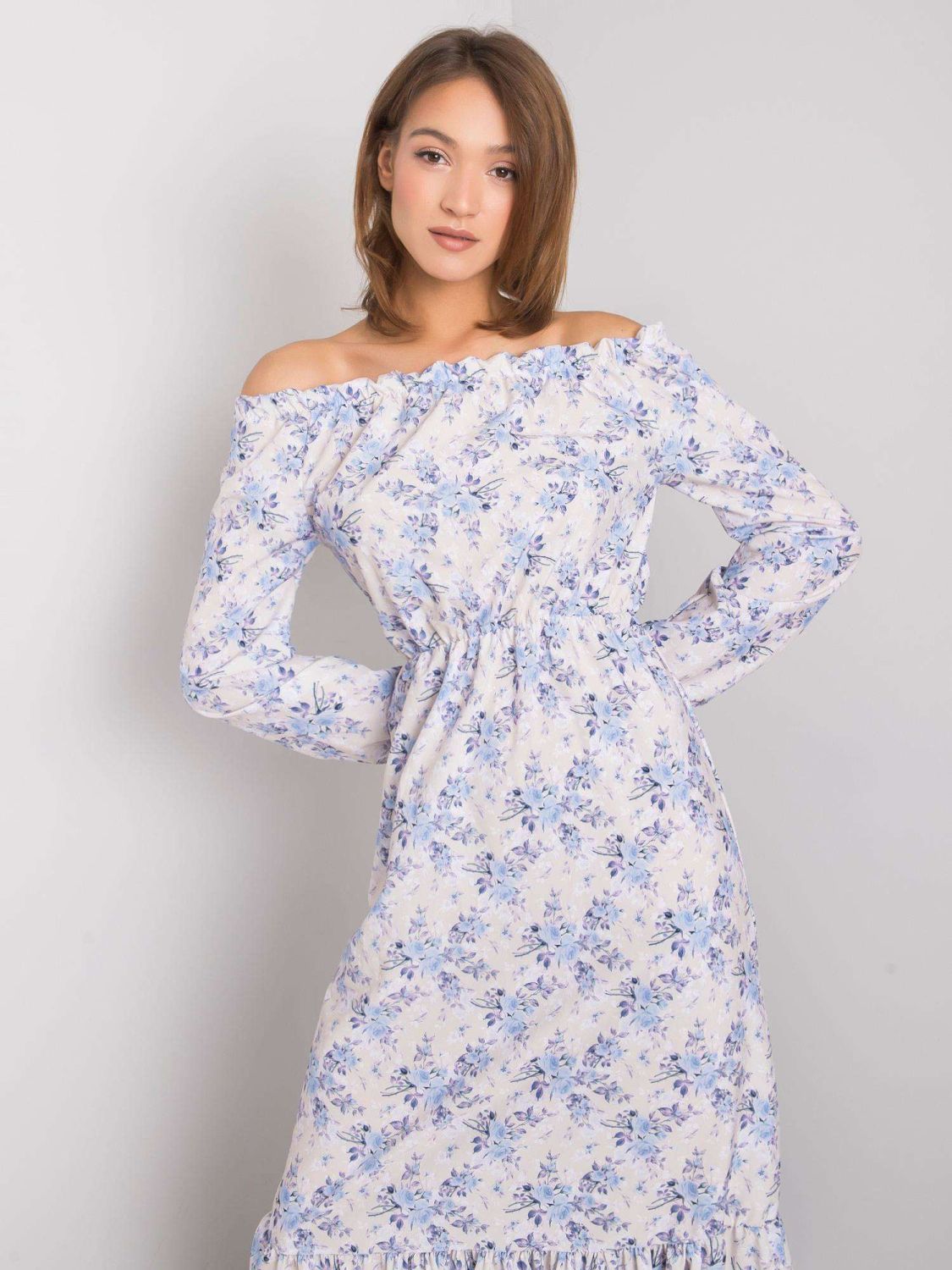 Bézs és kék színű maxi ruha off-shoulder nyakkivágással