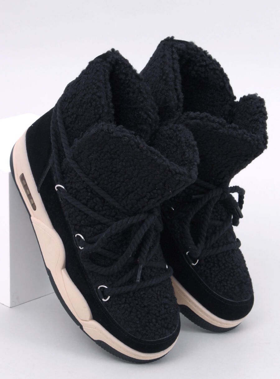 Sneakers stílusú hótaposó - fekete színű