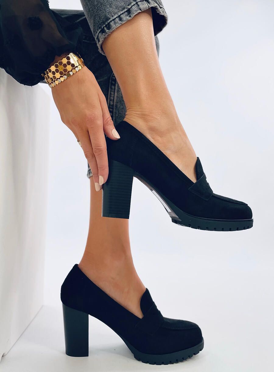 Fekete színű női magassarkú mokaszin