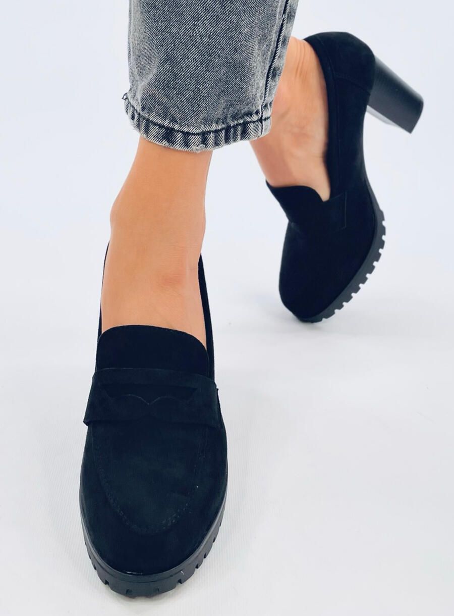 Fekete színű női magassarkú mokaszin