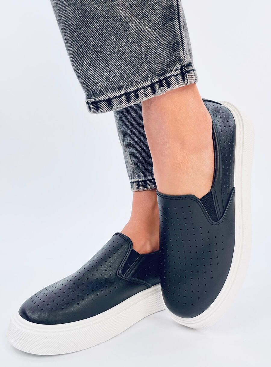 Perforált slip-on tornacipő - fekete színű