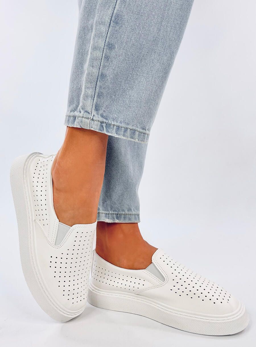 Perforált slip-on tornacipő - fehér színű