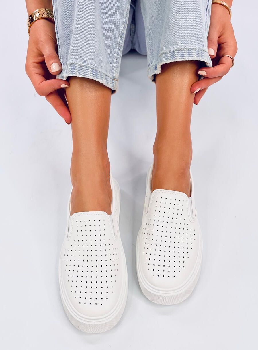 Perforált slip-on tornacipő - fehér színű