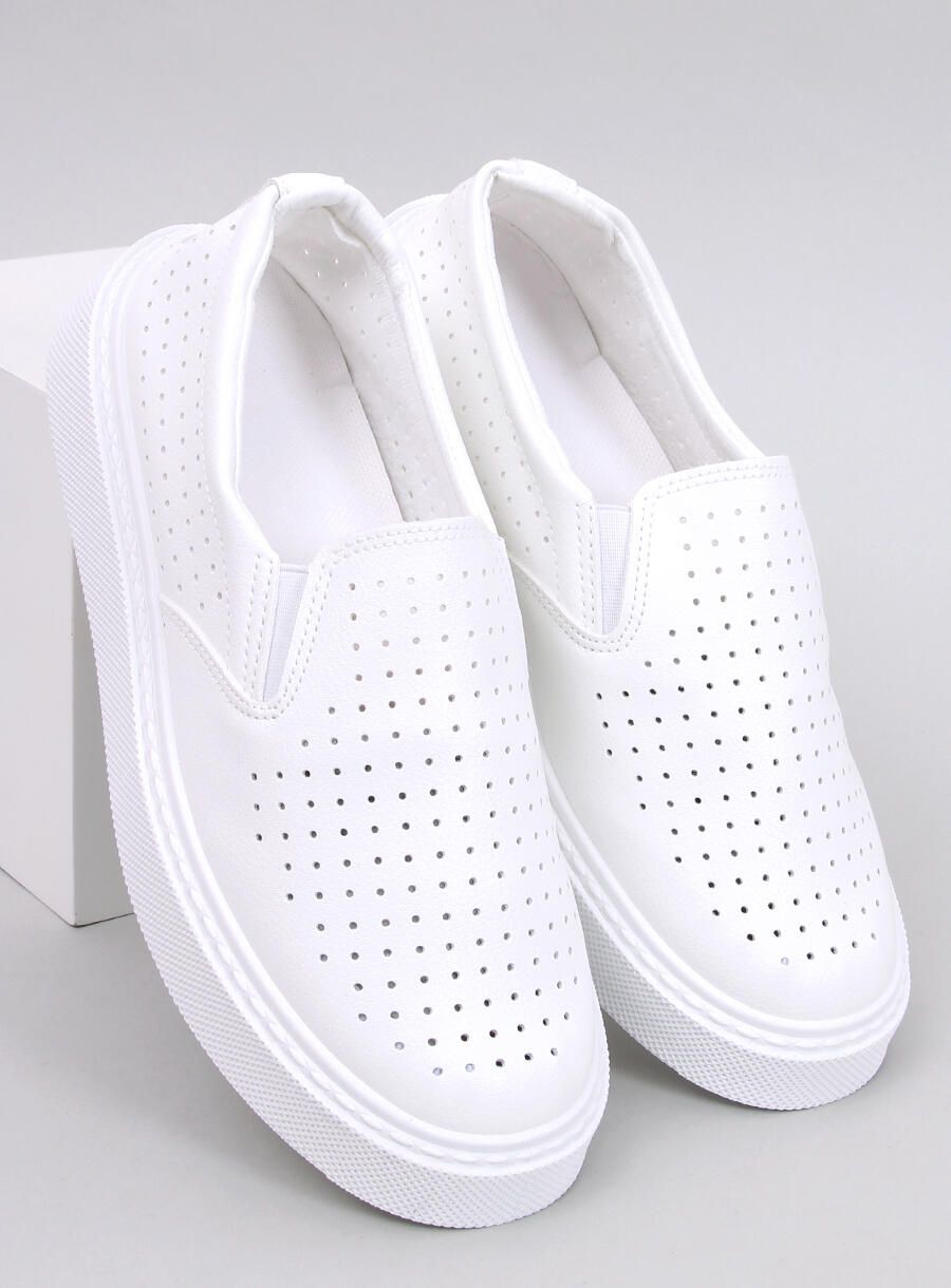 Perforált slip-on tornacipő - fehér színű