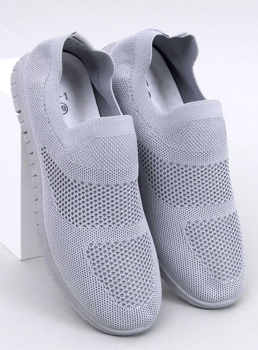 Szürke színű fűző nélküli tornacipő