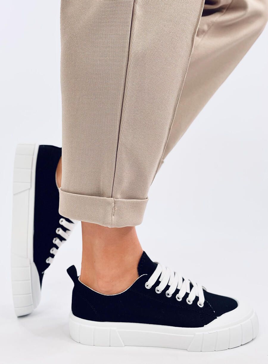 Fekete színű vászon női tornacipő