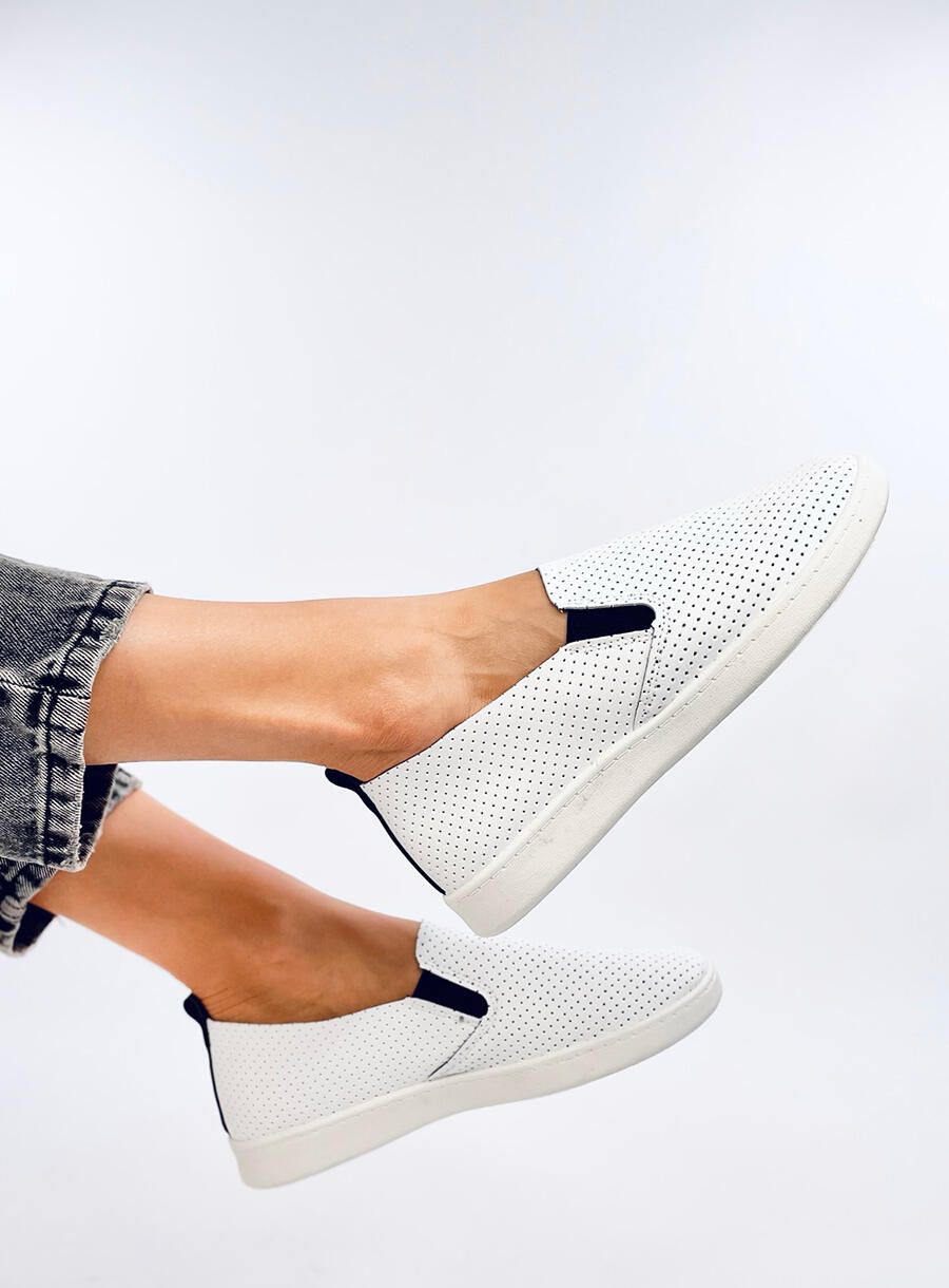 Perforált slip-on tornacipő - fehér/fekete színű