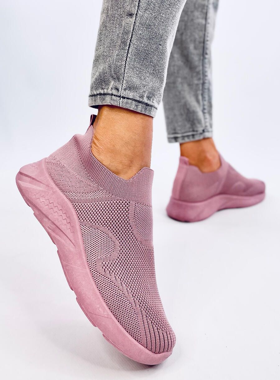 Rózsaszínű slip-on típusú tornacipő