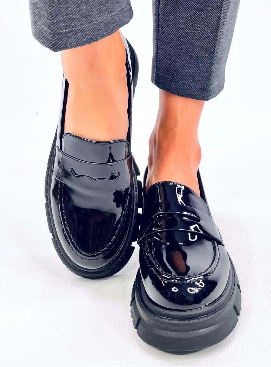 Lakkozott női mokaszin - fekete színű