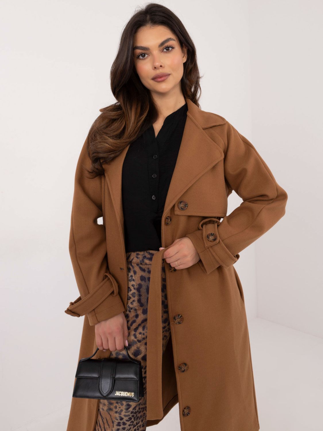 Elegáns átmeneti kabát camel színben