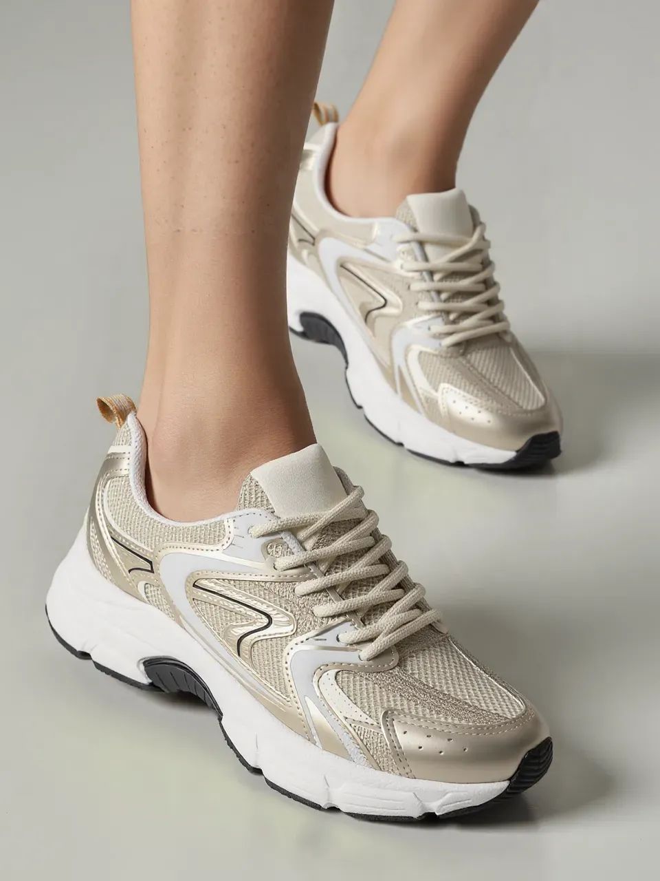 Női tornacipő AURA - fehér/aranyszínű