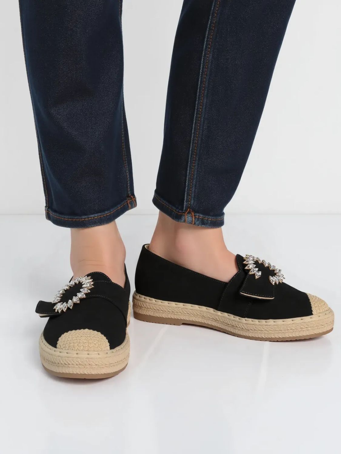 Fekete színű női espadrilles cipő csattal