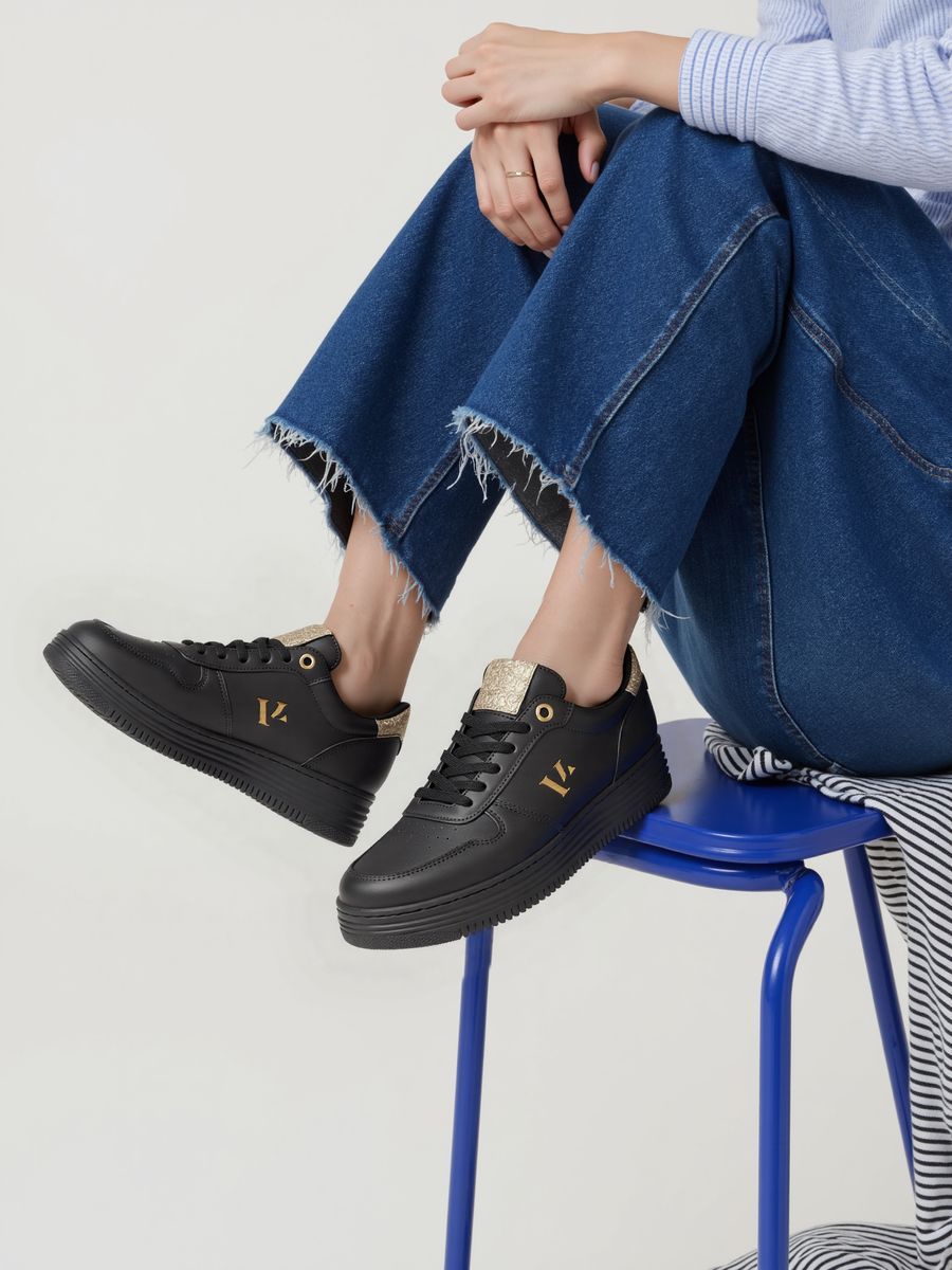 Tornacipő SASHA fekete/aranyszínű