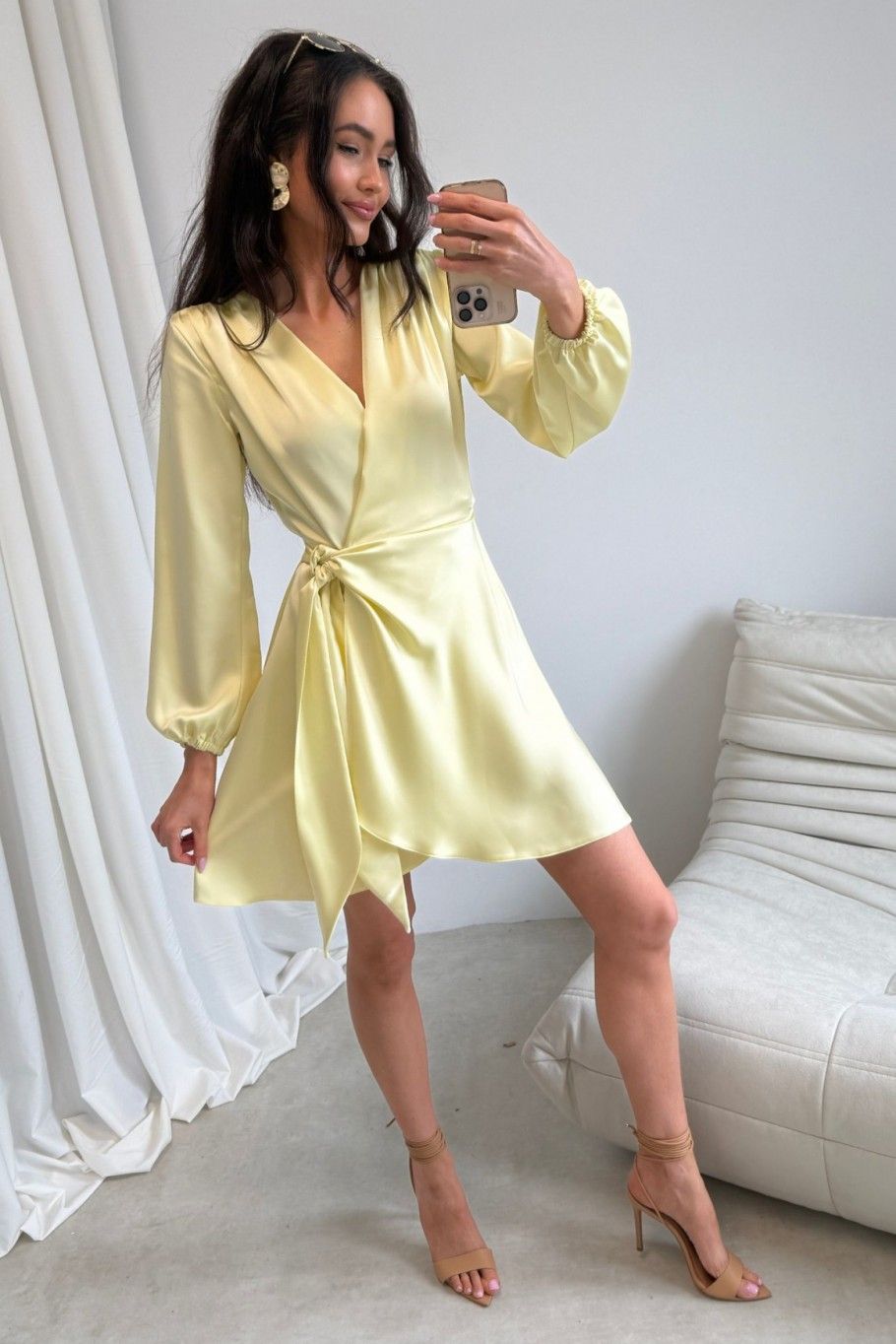 Sárga színű mini átlapolt ruha