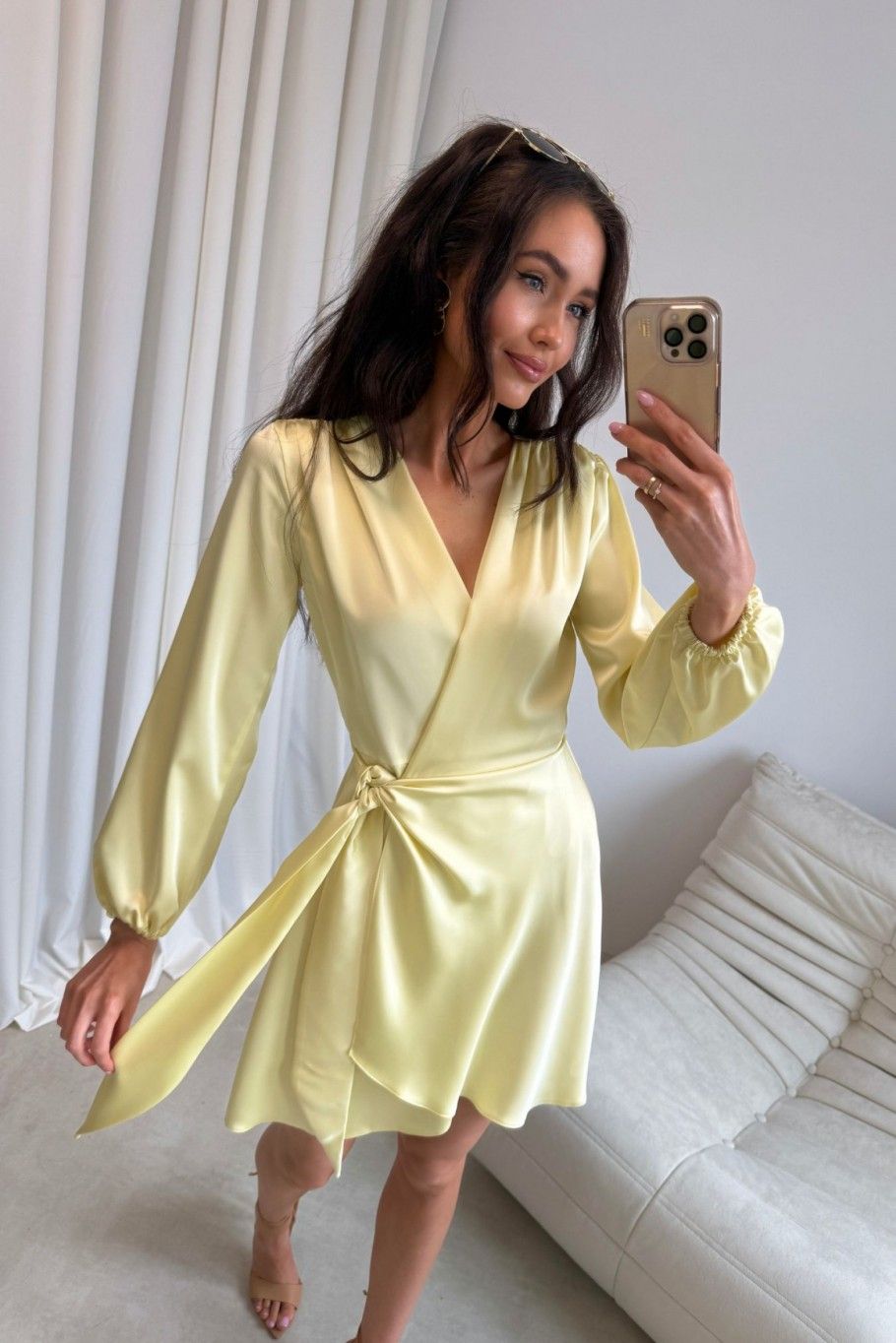Sárga színű mini átlapolt ruha
