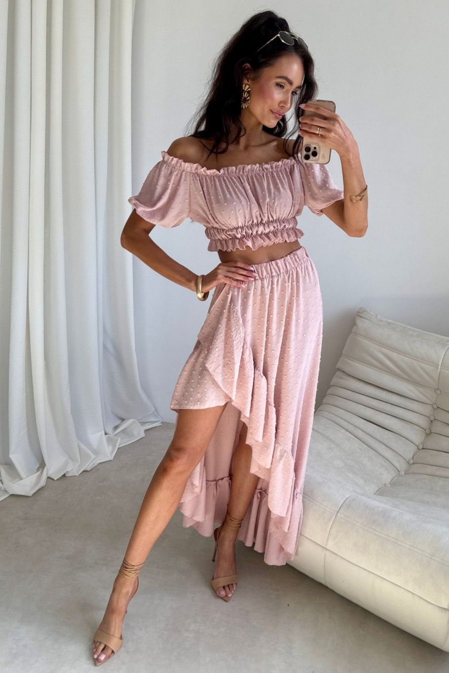 Aszimmetrikus maxi szoknyás és rövid topból álló rózsaszín szett