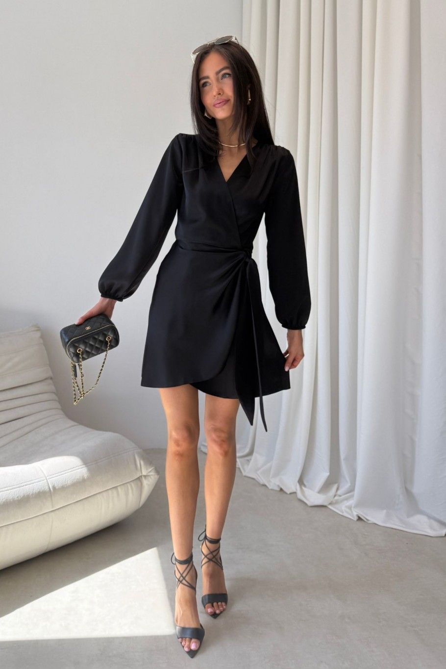 Catlin fekete színű mini átlapolt ruha