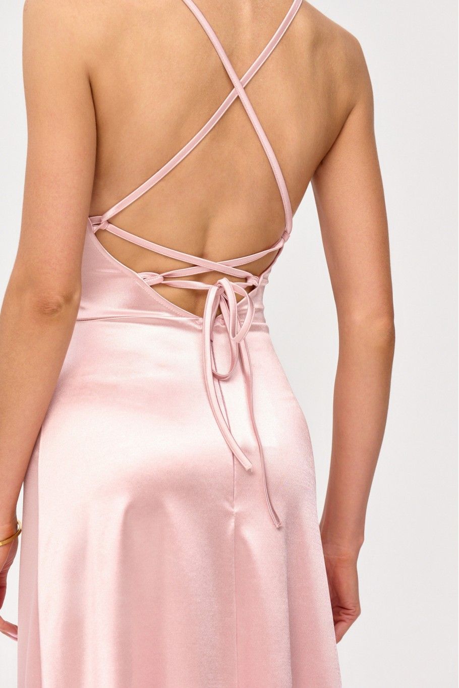 Szatén maxi ruha hátul megkötős, rózsaszín