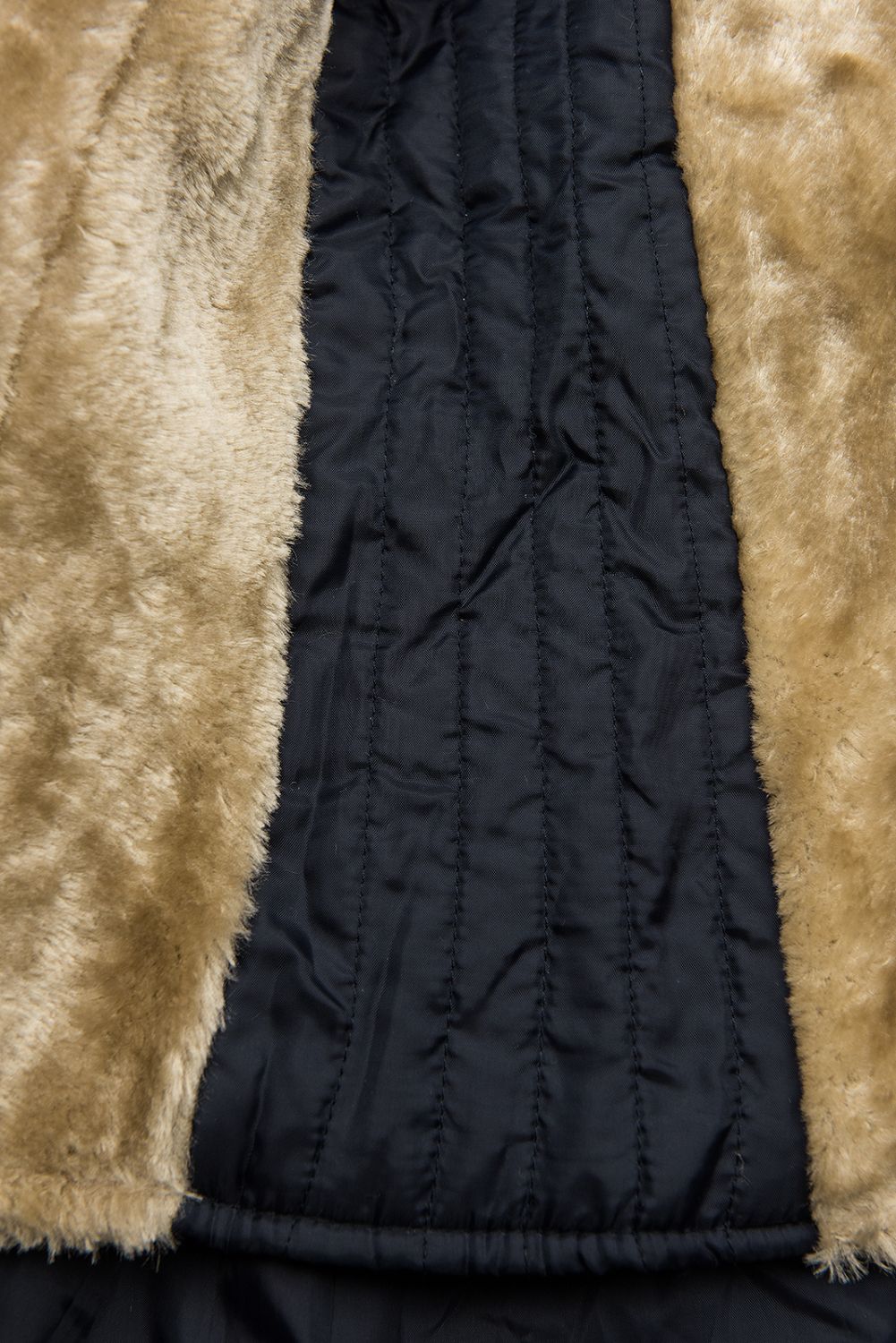 Sötétkék színű parka az őszi/téli időszakra levehető béléssel