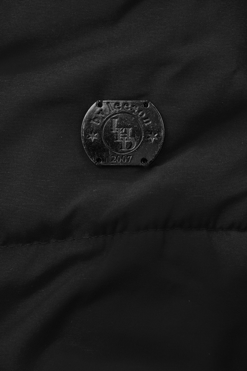 Fekete színű téli kabát szürke plüssel