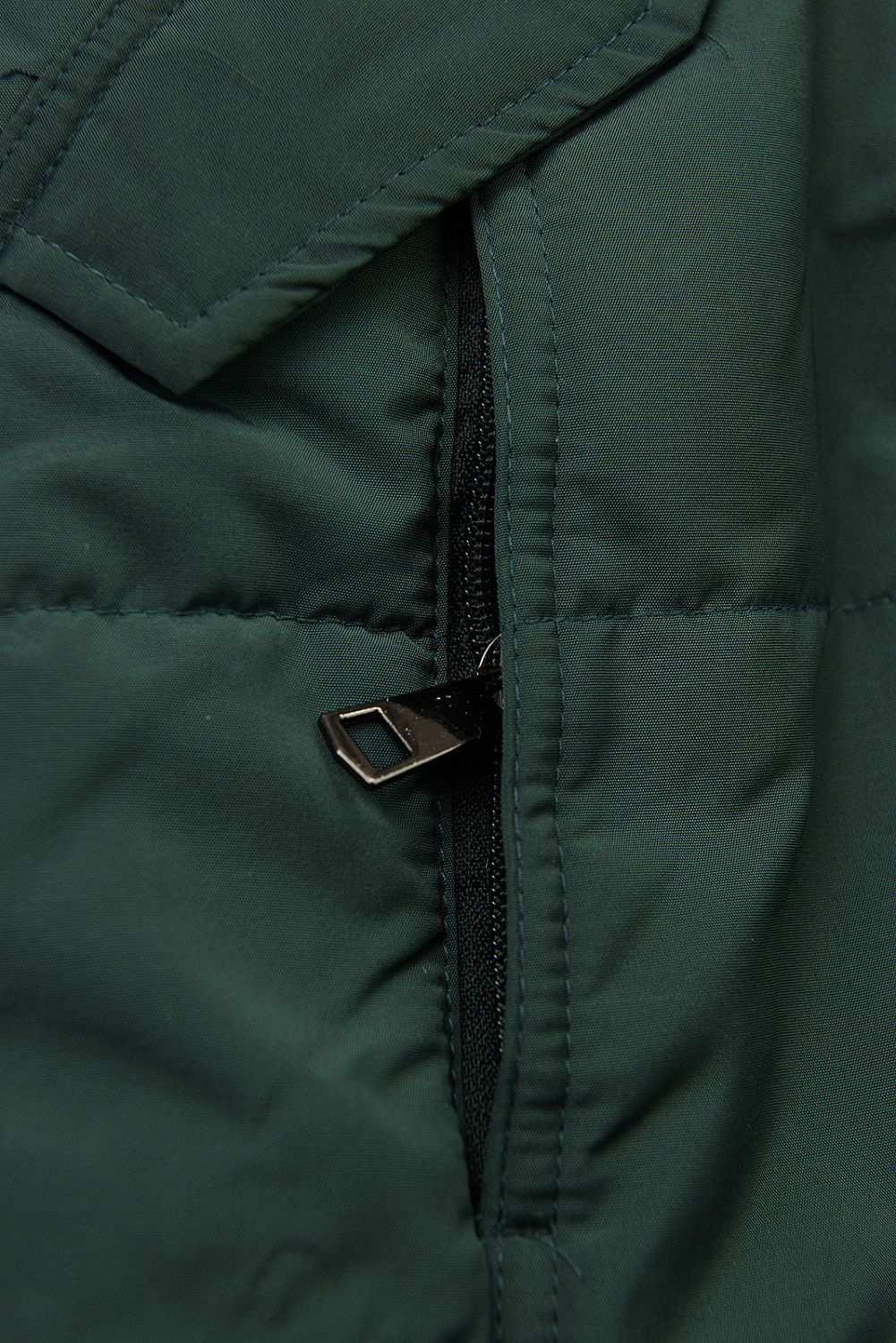 Sötétzöld színű téli kabát szürke plüssel