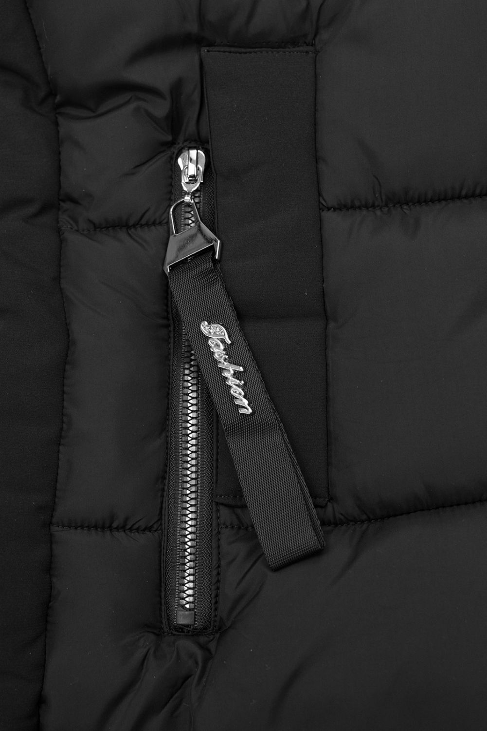 Fekete színű hosszú téli kabát műszőrmével