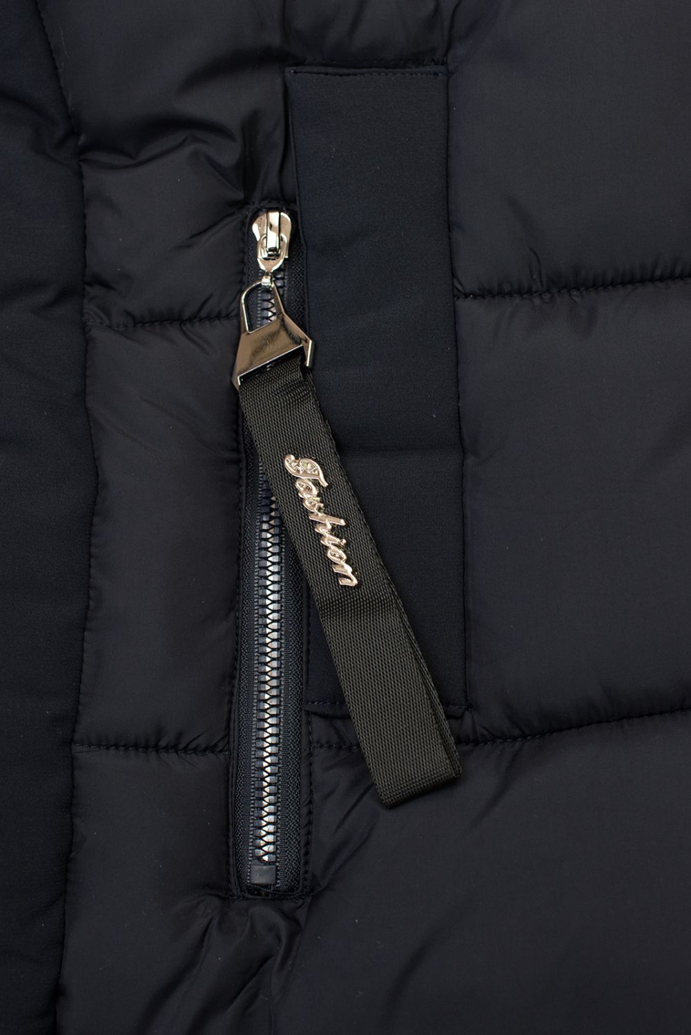 Sötétkék színű hosszú téli kabát műszőrmével