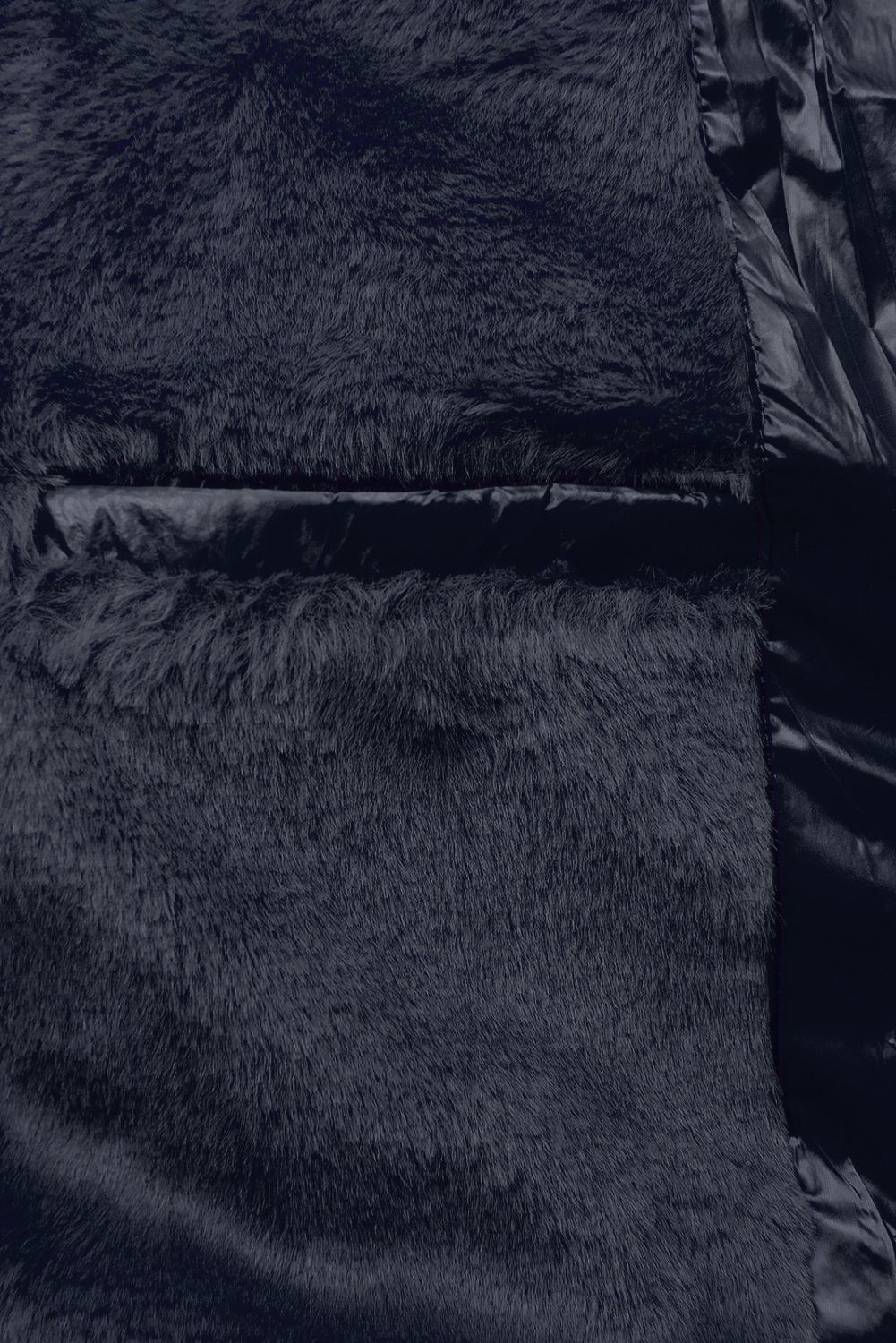 Sötétkék színű rövid téli kabát barna színű műszőrmével