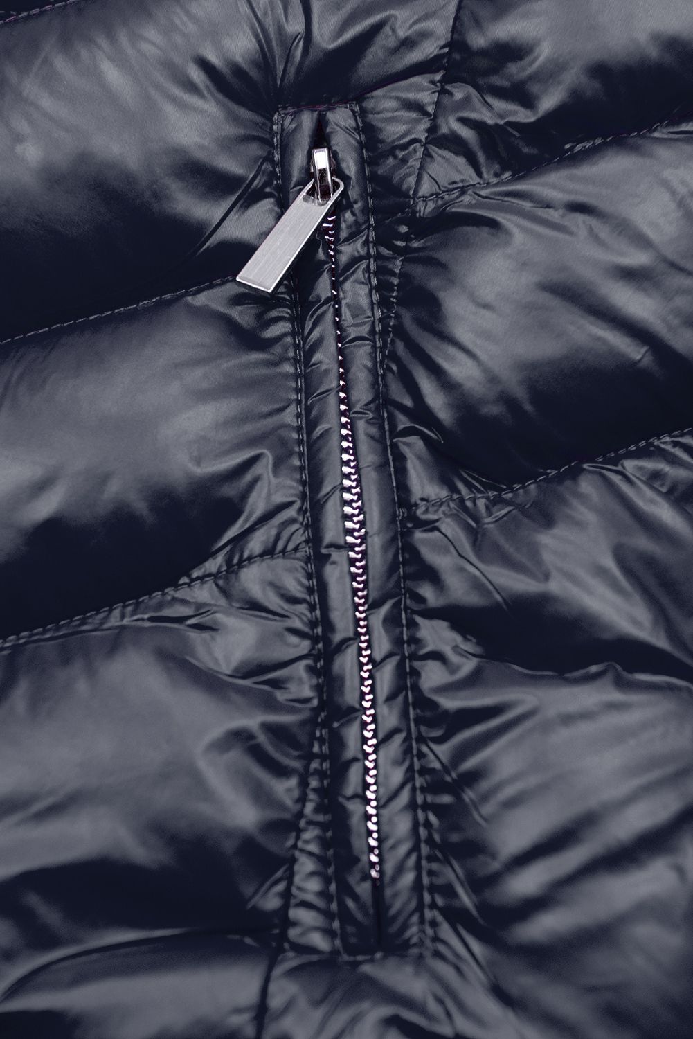 Sötétkék színű rövid téli kabát barna színű műszőrmével