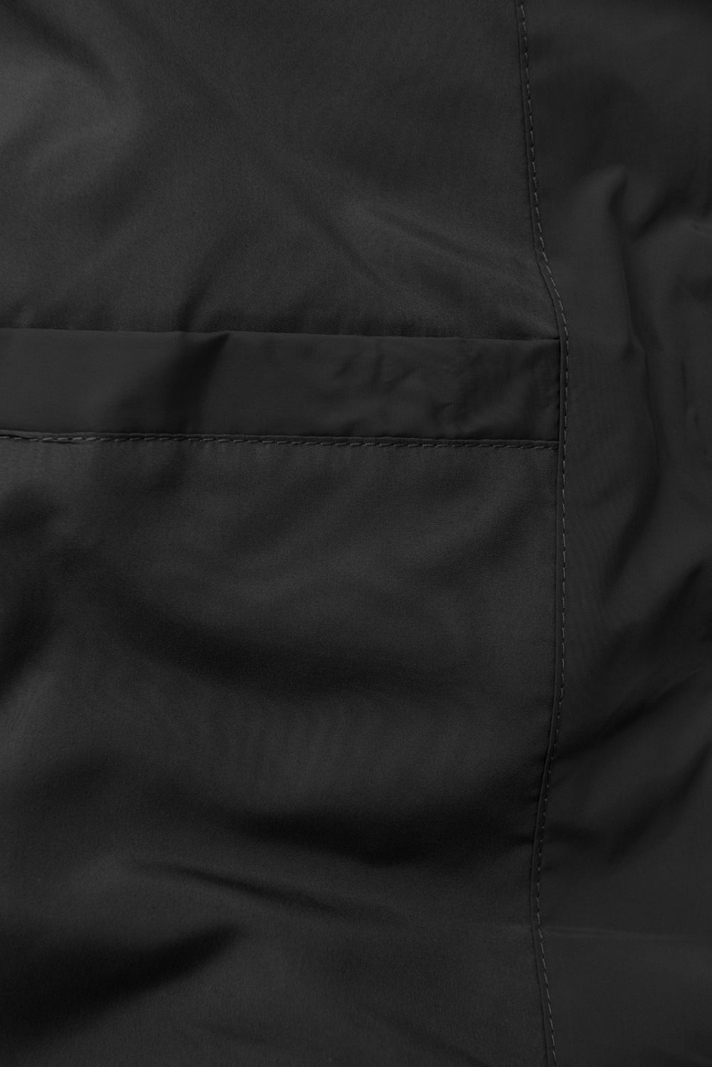 Elegáns téli kabát szőrmével - fekete színű