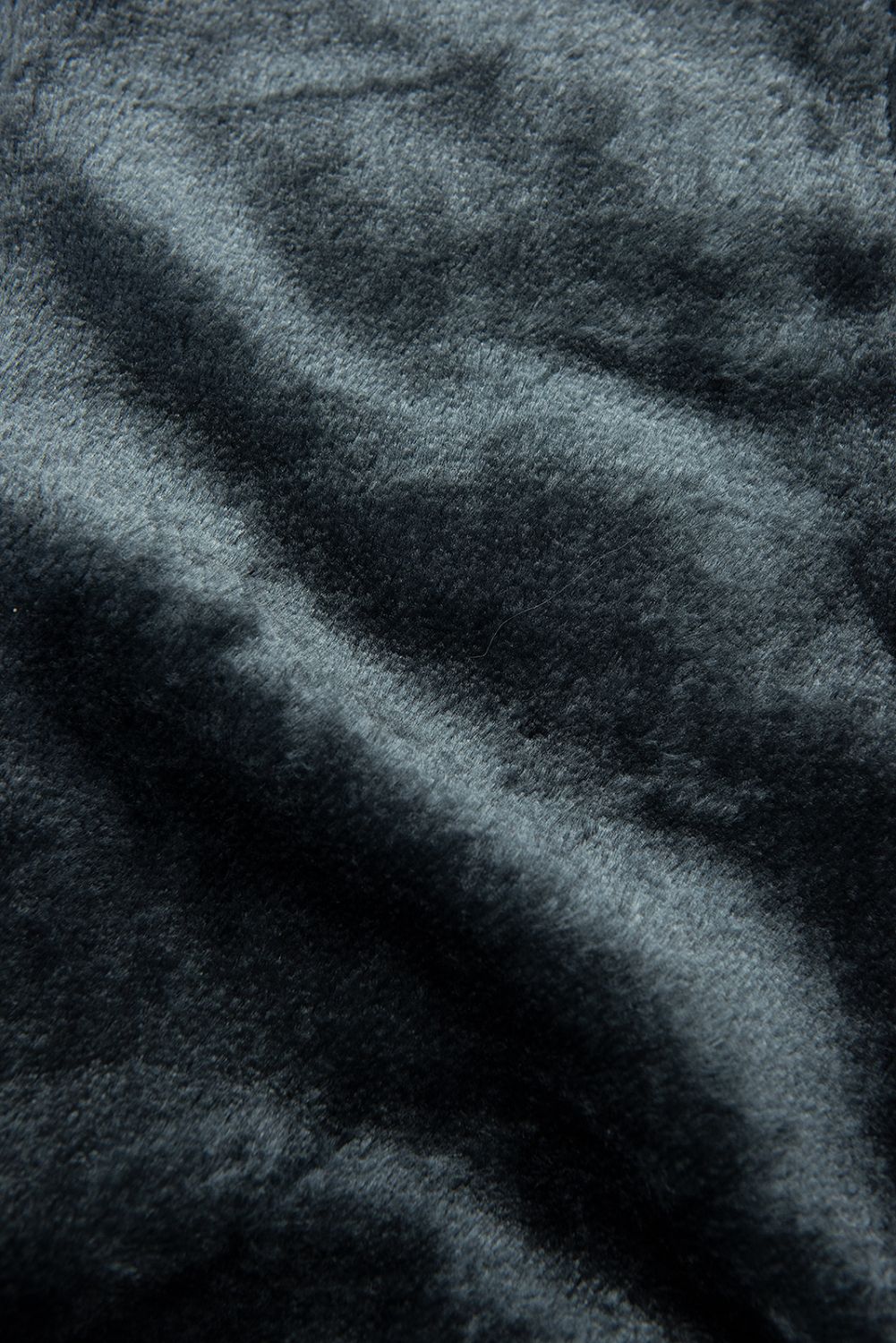 Fekete színű téli steppelt kabát levehető kapucnival