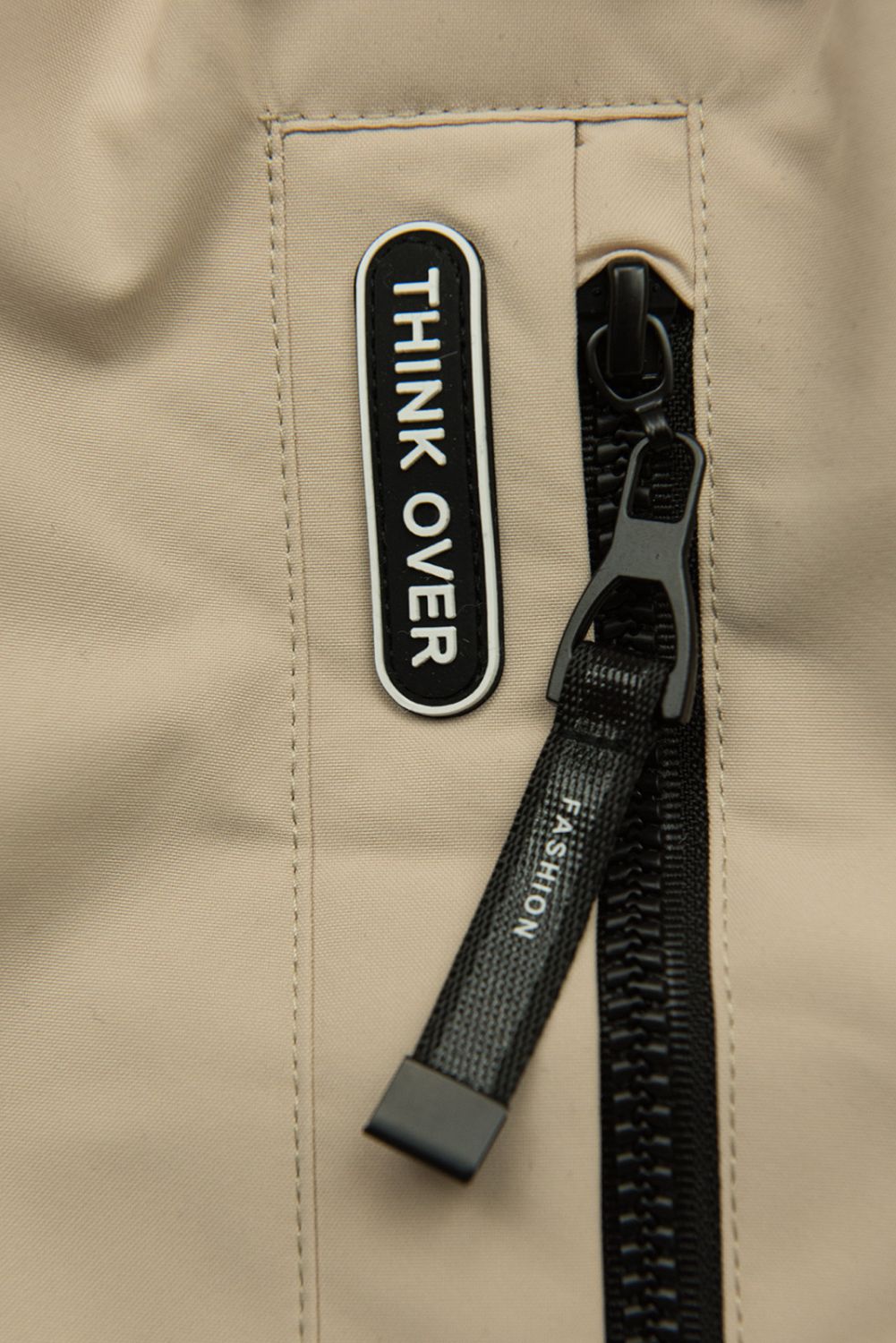 Bézs színű tavaszi parka magas gallérral