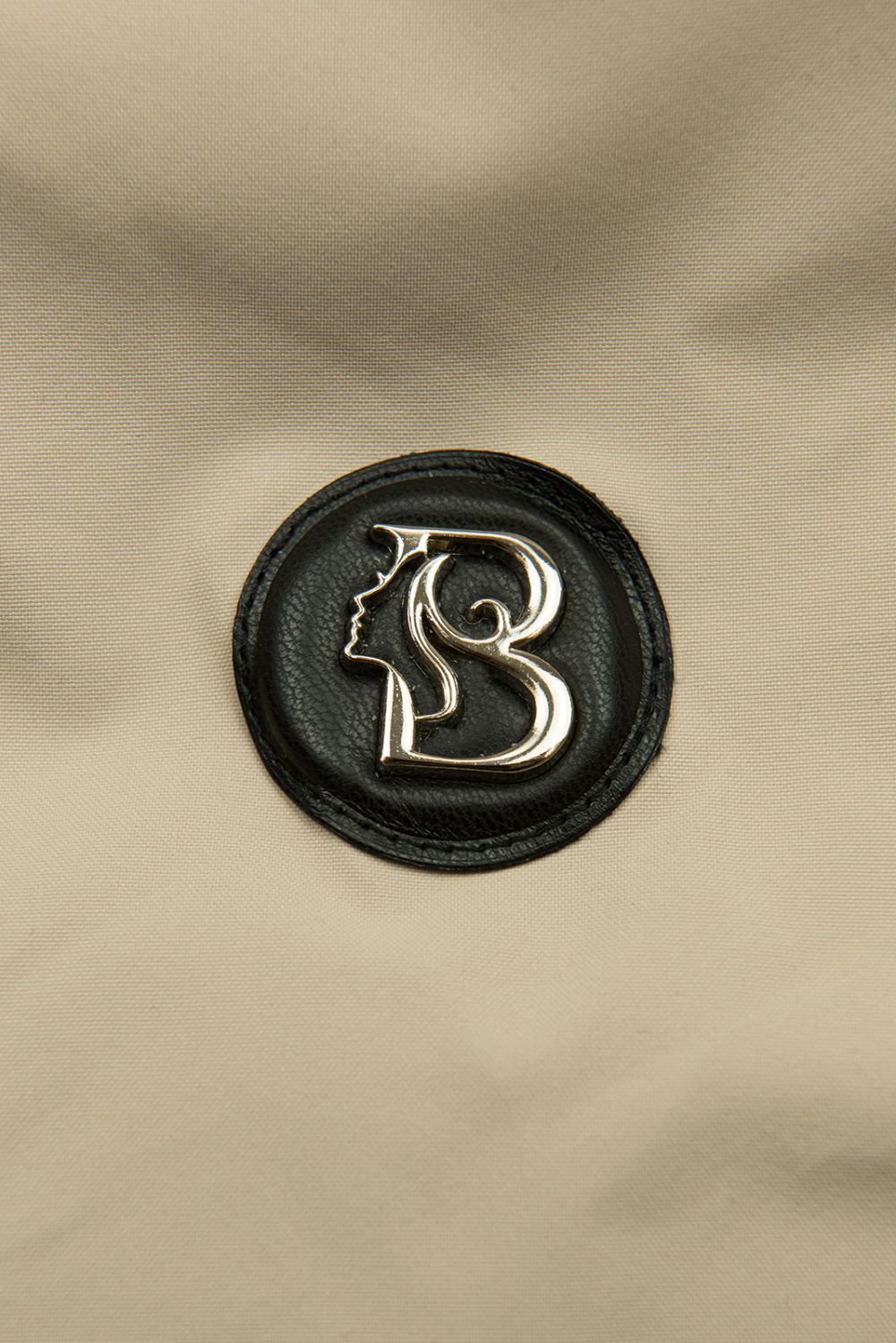 Bézs színű tavaszi parka magas gallérral