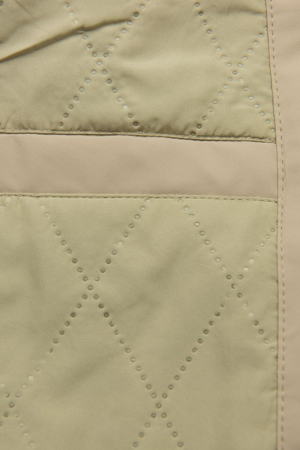 Bézs színű tavaszi parka magas gallérral