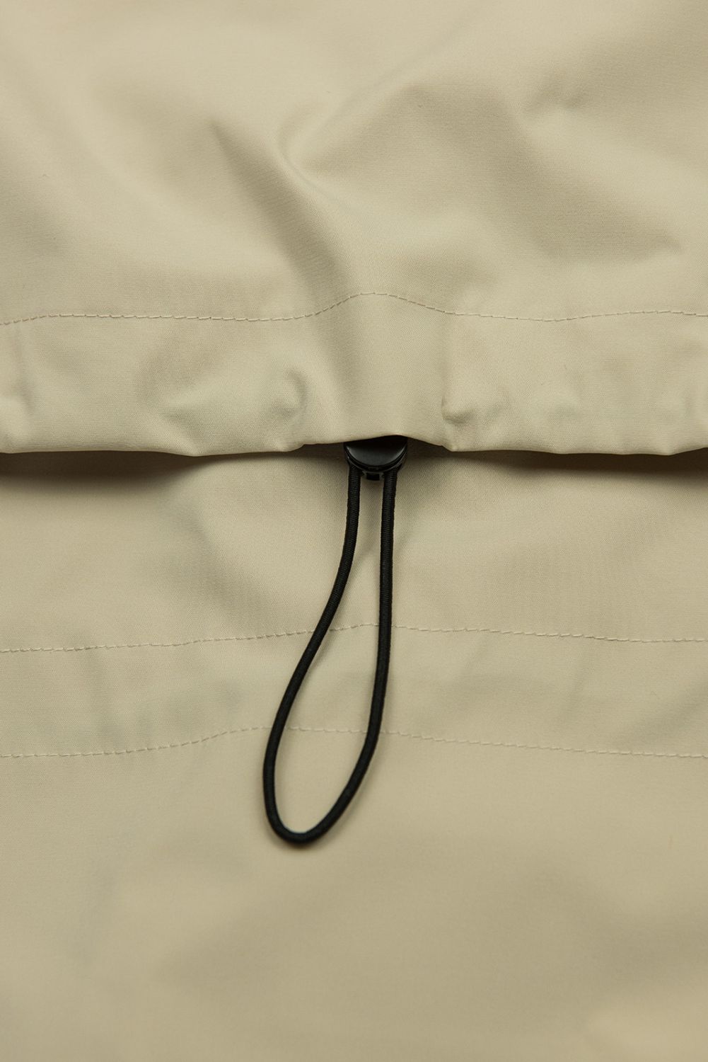 Bézs színű tavaszi parka állítható derékkal