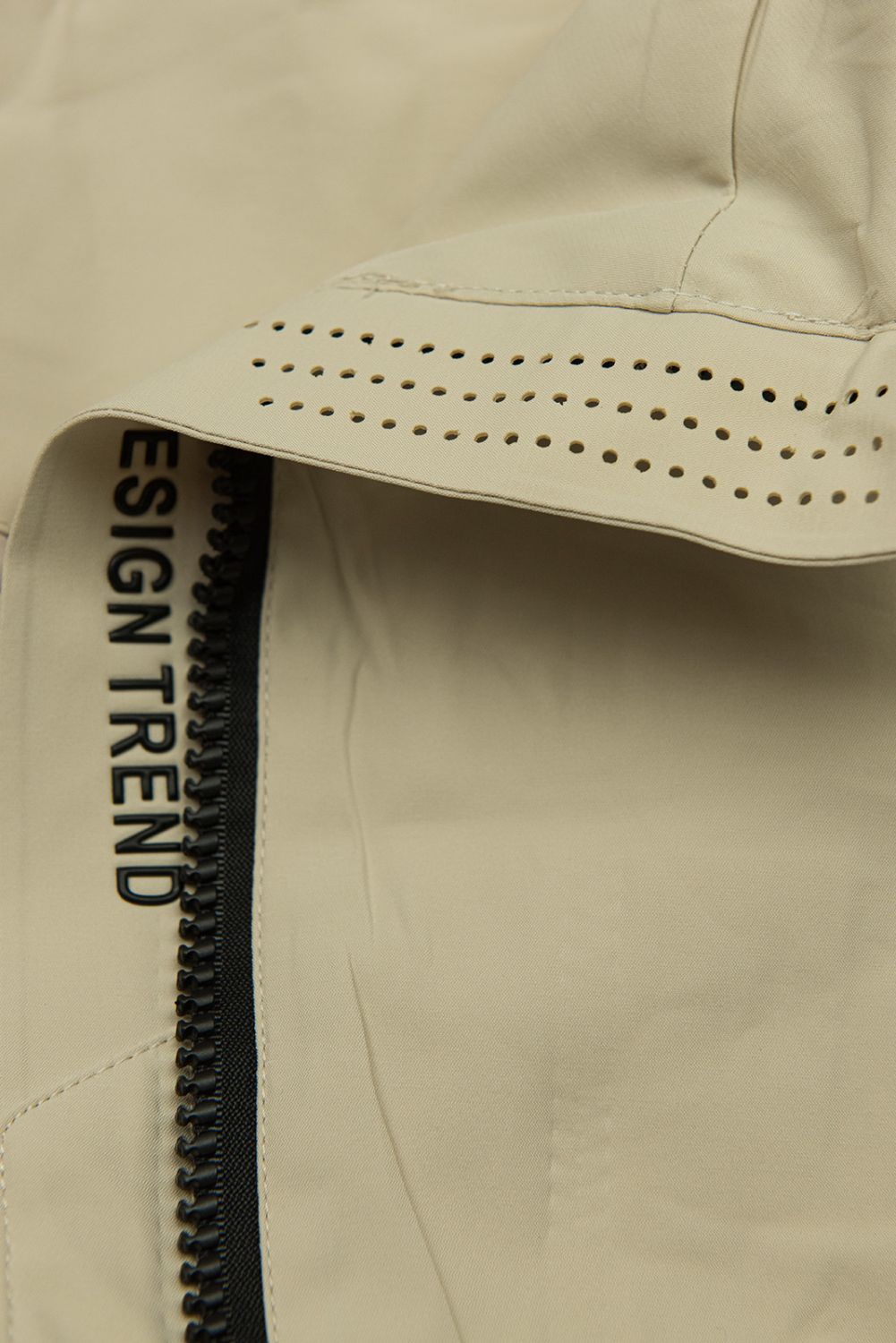 Bézs színű tavaszi parka állítható derékkal