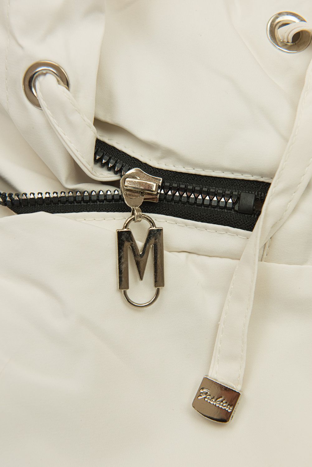 Krémszínű parka levehető kapucnival