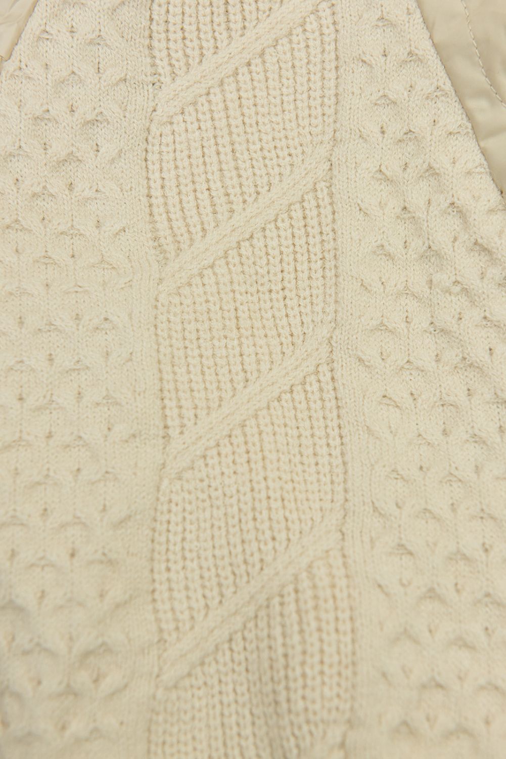 Bézs színű átmeneti dzseki kötött ujjakkal