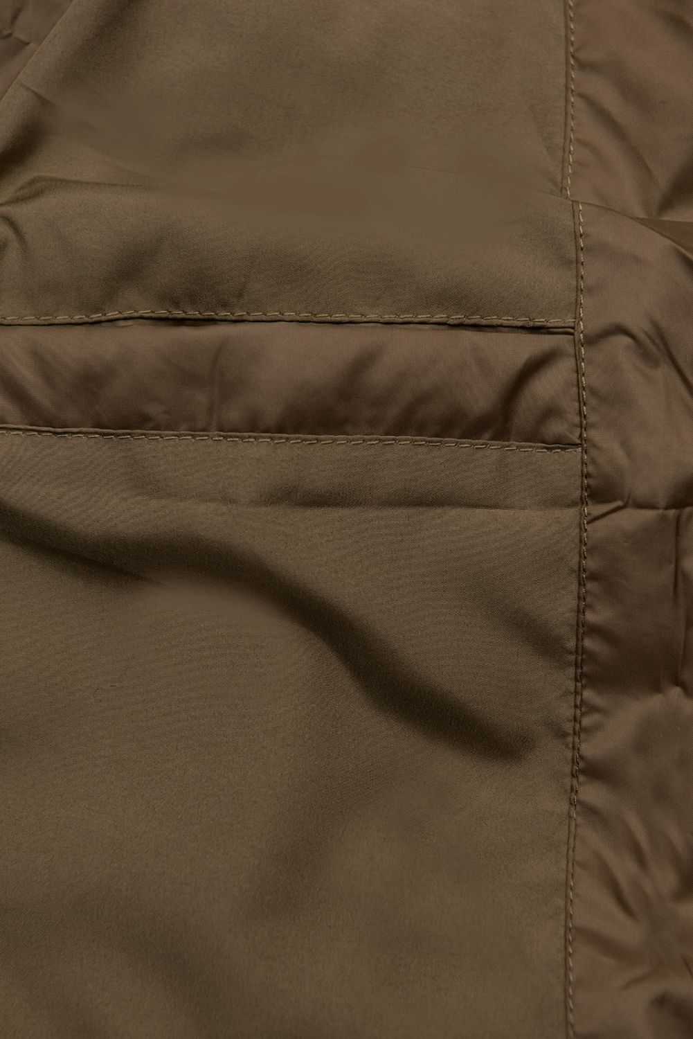 Barna színű steppelt kapucnis mellény