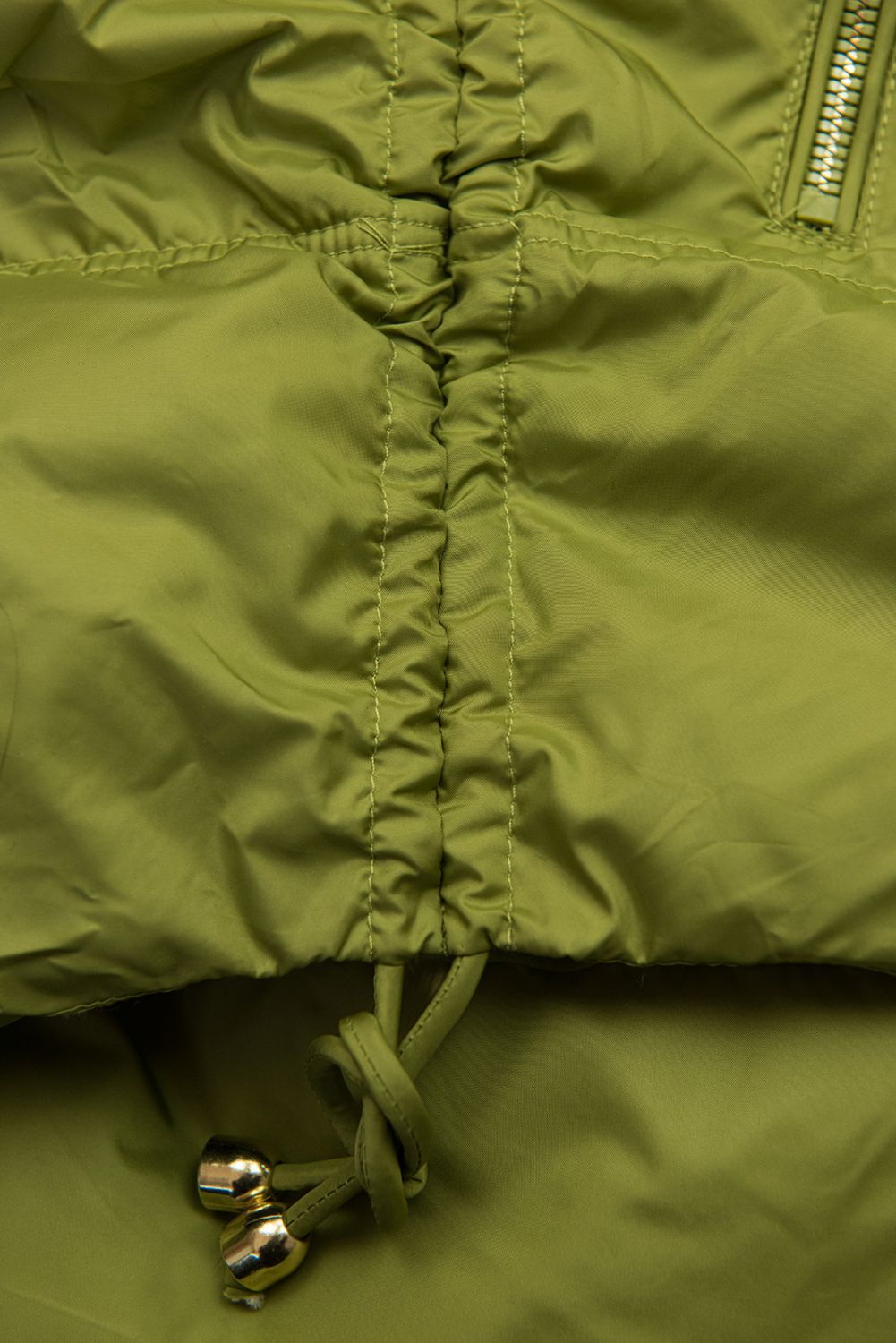 Zöld színű steppelt kapucnis mellény