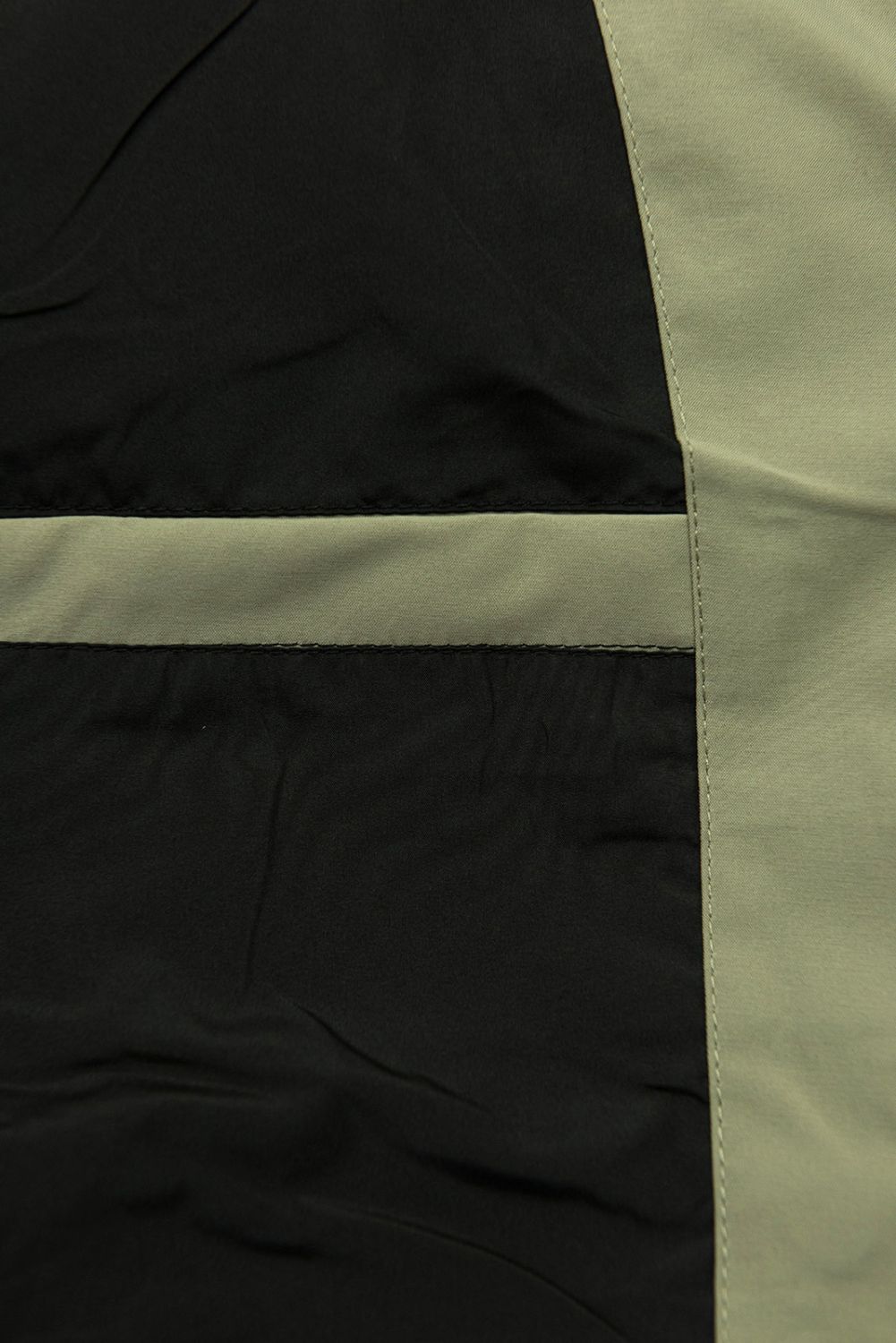 Olívazöld színű átmeneti parka derékban behúzással